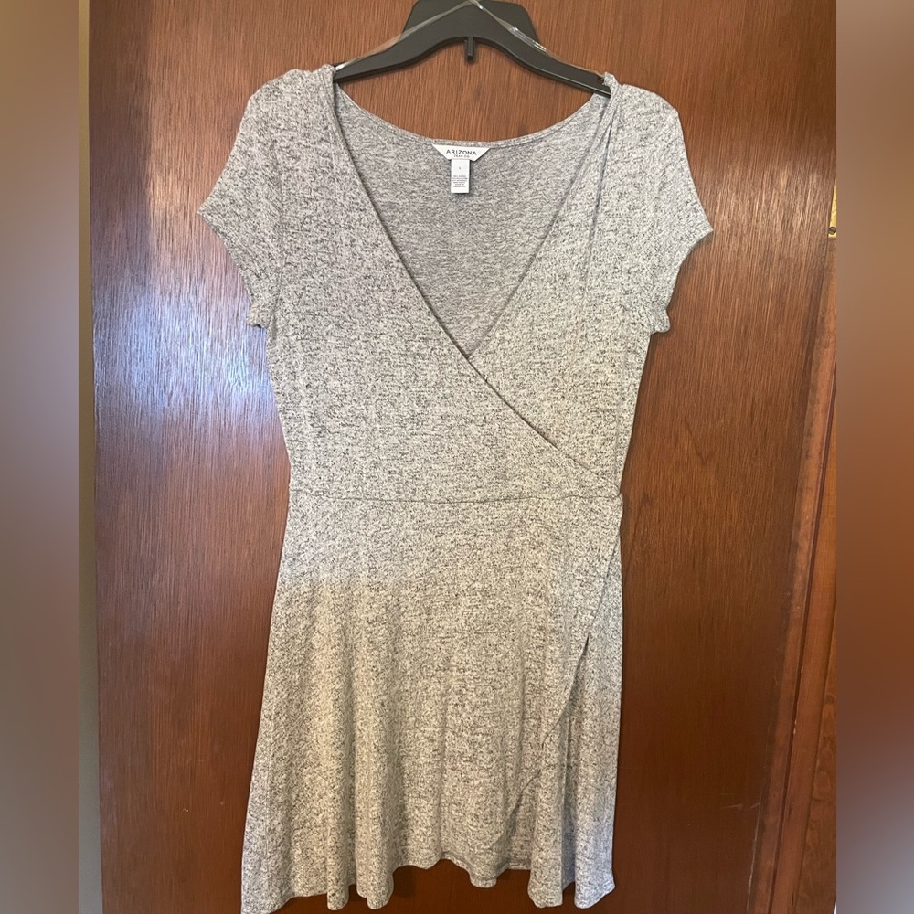 Cute short sleeve dress.